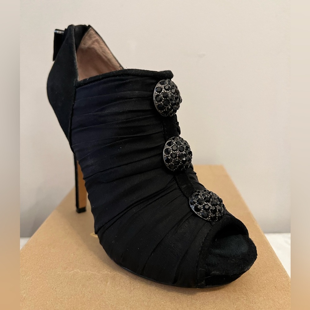 Betsey Johnson Waldorf Heels, size 7, black, 12 cm heel height
